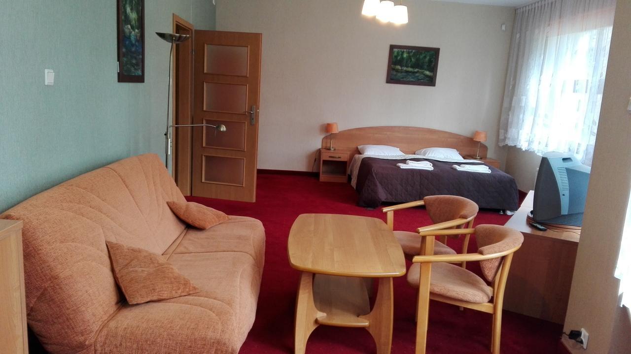 Osrodek Szkoleniowo - Wypoczynkowy Guzianka Hotel Ruciane-Nida Ngoại thất bức ảnh