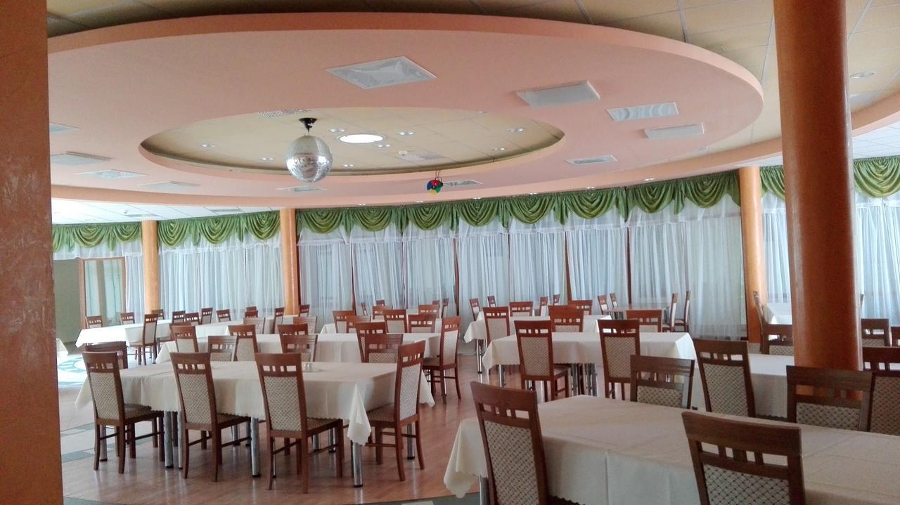 Osrodek Szkoleniowo - Wypoczynkowy Guzianka Hotel Ruciane-Nida Ngoại thất bức ảnh