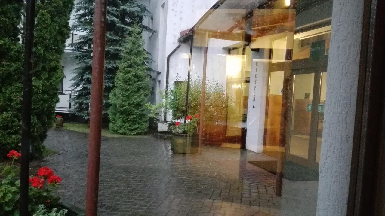 Osrodek Szkoleniowo - Wypoczynkowy Guzianka Hotel Ruciane-Nida Ngoại thất bức ảnh