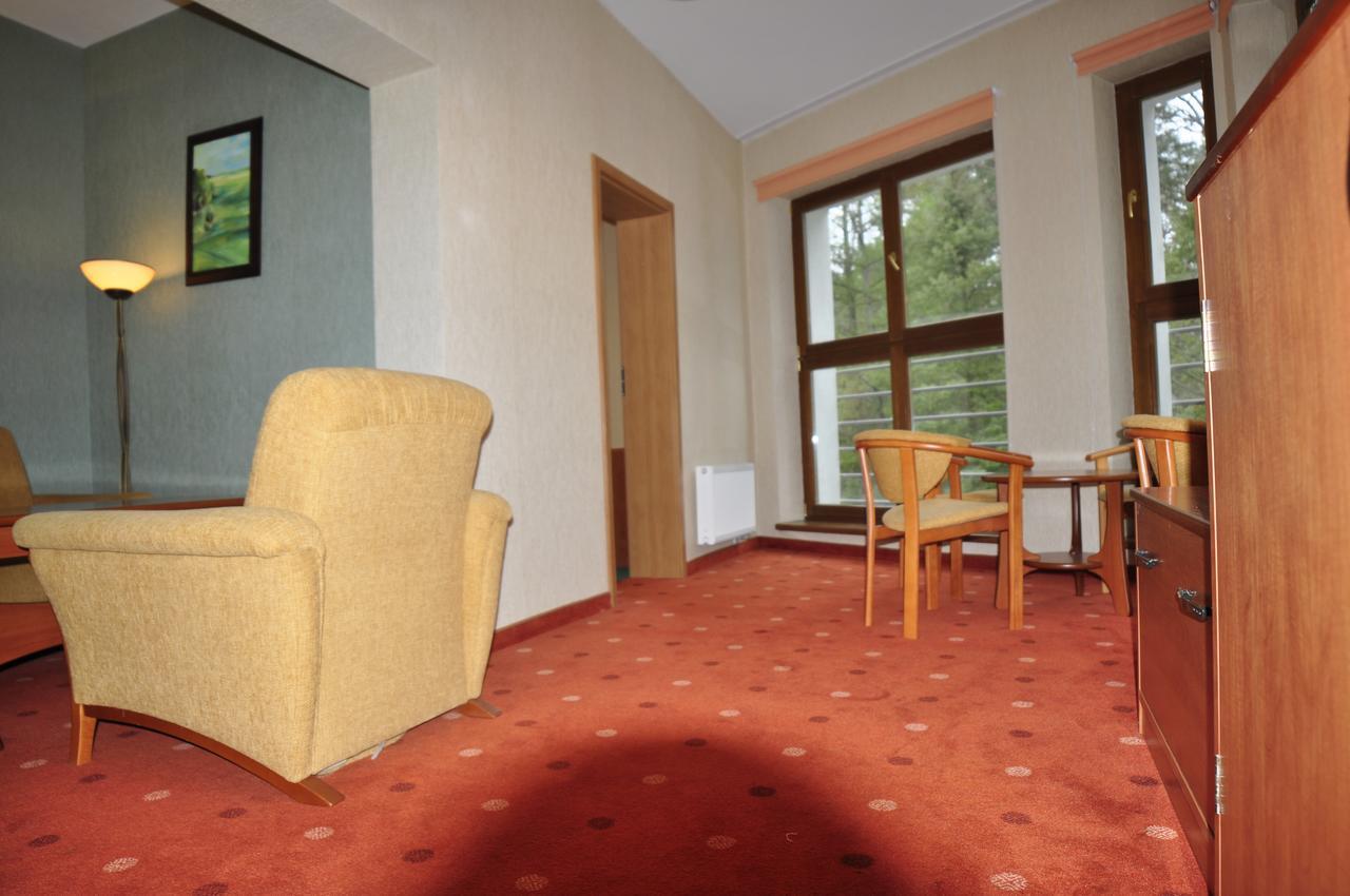 Osrodek Szkoleniowo - Wypoczynkowy Guzianka Hotel Ruciane-Nida Ngoại thất bức ảnh