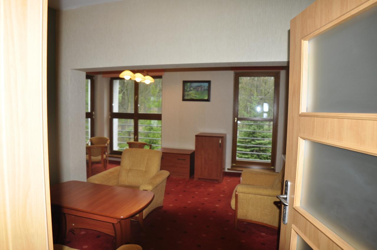 Osrodek Szkoleniowo - Wypoczynkowy Guzianka Hotel Ruciane-Nida Ngoại thất bức ảnh