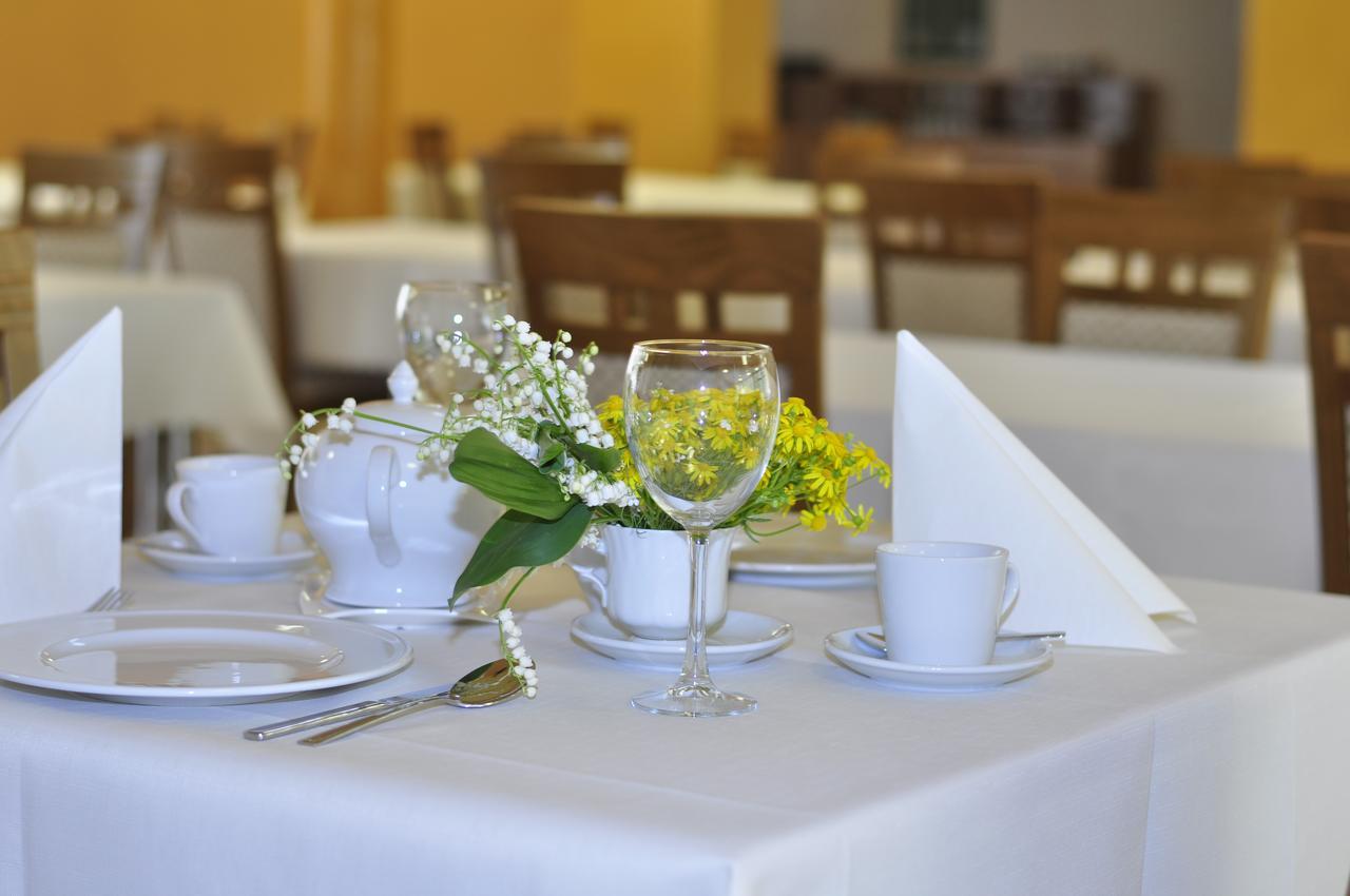 Osrodek Szkoleniowo - Wypoczynkowy Guzianka Hotel Ruciane-Nida Ngoại thất bức ảnh
