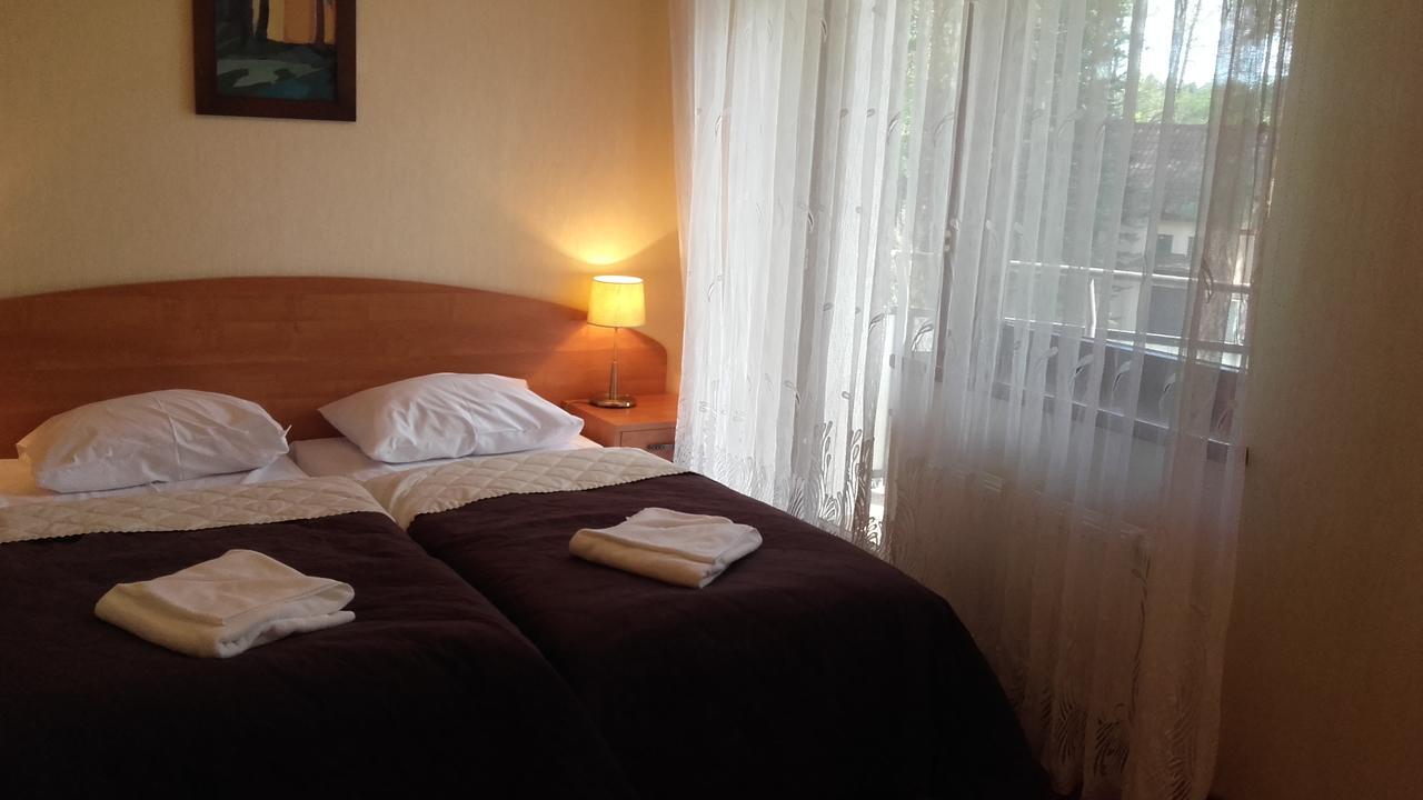 Osrodek Szkoleniowo - Wypoczynkowy Guzianka Hotel Ruciane-Nida Ngoại thất bức ảnh