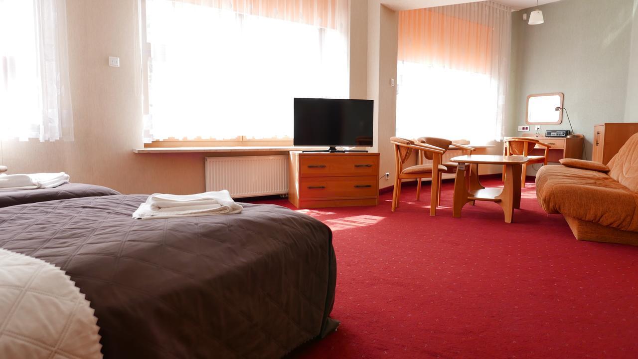 Osrodek Szkoleniowo - Wypoczynkowy Guzianka Hotel Ruciane-Nida Ngoại thất bức ảnh